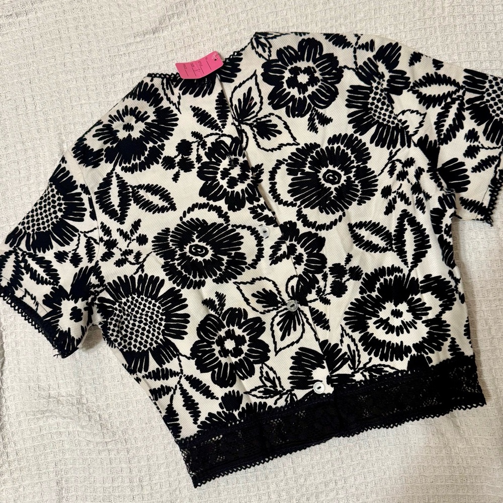 Elegant Black Floral Women's Blouse - Picture 2 of 3